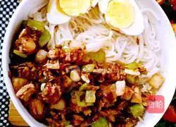 Illustration of how to make braised noodles with diced pepper and pork 8