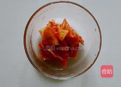 Illustration of how to make spicy kimchi bibimbap 3