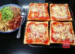 Toast Pizza (Microwave Version) Recipe Illustration 7