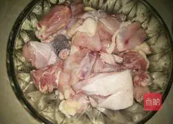 Illustration of how to make braised chestnut and yellow chicken 1