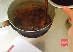 Illustration of how to make French pan-fried lamb chops with brandy braised pepper and porcini sauce 11