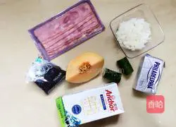 Illustration of how to make cantaloupe bacon rolls 1