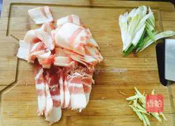 Illustration of how to make fried pork belly with kimchi (improved version) 2