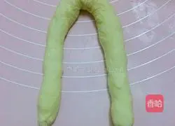 Illustration of how to make fancy buns 12