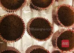 Illustration of how to make Christmas hat strawberry cup cake 11