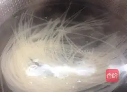 Illustration of how to make spicy and sour chicken rice noodles 2