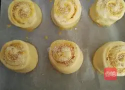 Illustration of how to make meat floss rolls 9