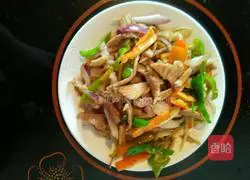 Illustration of how to stir-fry meat with onions 4