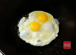 Lazy version Illustration of how to make braised noodles with tomatoes and eggs 4