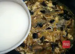 Illustration of how to make braised noodles with shredded chicken 12