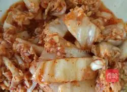 Illustration of how to make fried rice cakes with minced meat and kimchi 1