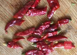 Illustration of how to make fried bacon with folded ear root 4