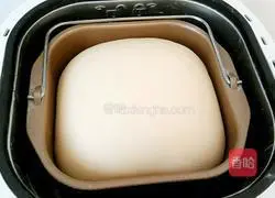 Illustration of how to make light butter bread 4