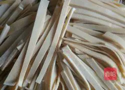 Illustration of how to stir-fry thousands of shredded pork with peppers 2