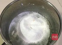 Illustration of how to make seaweed, sesame and meat floss cake 7