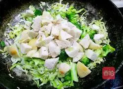 Illustration of how to make fried steamed buns with cabbage 6