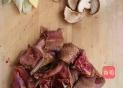 Illustration of how to make braised chicken with small potatoes 2