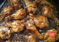 Illustration of how to make cola-braised chicken legs 8