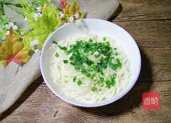 Illustration of how to make scallion noodles 6
