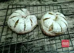 Illustration of how to make whole wheat brown sugar and red dates European buns 11