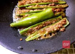 Illustration of how to make meat-stuffed green peppers 11