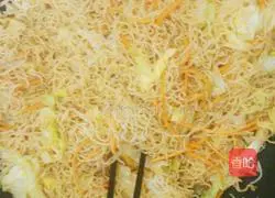 Illustration of how to make three shredded fried rice noodles 7