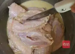 Illustration of how to make garlic fried chicken wings 3