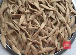 Illustration of cooking fish roe in noodles 2