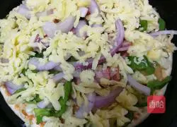 Illustration of how to make shrimp and bacon pizza 5