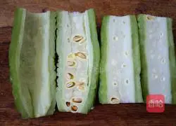 Illustration of how to make bitter melon and fried bacon 1