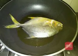Illustration of how to make fried pomfret 2