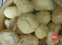 Illustration of making oatmeal potato pancakes 1