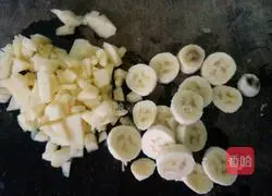 Illustration of how to make fruit sandwich pizza 3