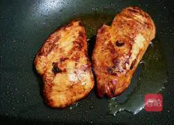 Illustration of Pan-fried New Orleans Chicken Breast 7