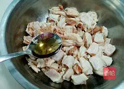 Illustration of how to make grilled mutton skewers 2