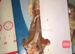 Illustration of how to make chicken legs and vegetable rolls 3