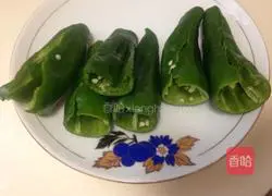 Illustration of how to make green peppers stuffed with lean meat 3