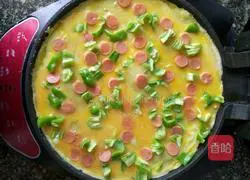 Green pepper, egg and ham pizza recipe 4