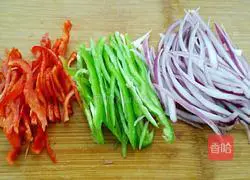 Illustration of how to make stir-fried spaghetti with black pepper and beef fillet 4