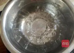 Illustration of how to make hot black sesame pancakes 2