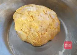 Illustration of how to make two-color hair cake 5