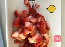 Strawberry Cocoa Naked Cake Recipe Illustration 15