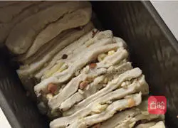 Illustration of how to make hand-shredded bread 10