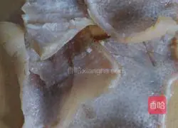 Illustration of how to make pickled pepper pig skin 1