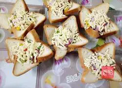 Toast Pizza Recipe Illustration 10