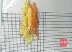 Illustration of how to make summery Vietnamese spring rolls 6