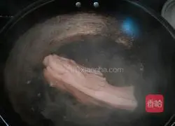Illustration of how to make steamed pork with spicy rice noodles 1
