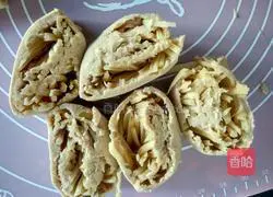 Illustration of how to make black oatmeal noodles 7