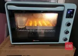 Illustration of how to make pumpkin dinner bags 11