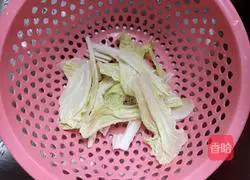 Illustration of how to make pickled pepper and diced pork and steamed noodles 3